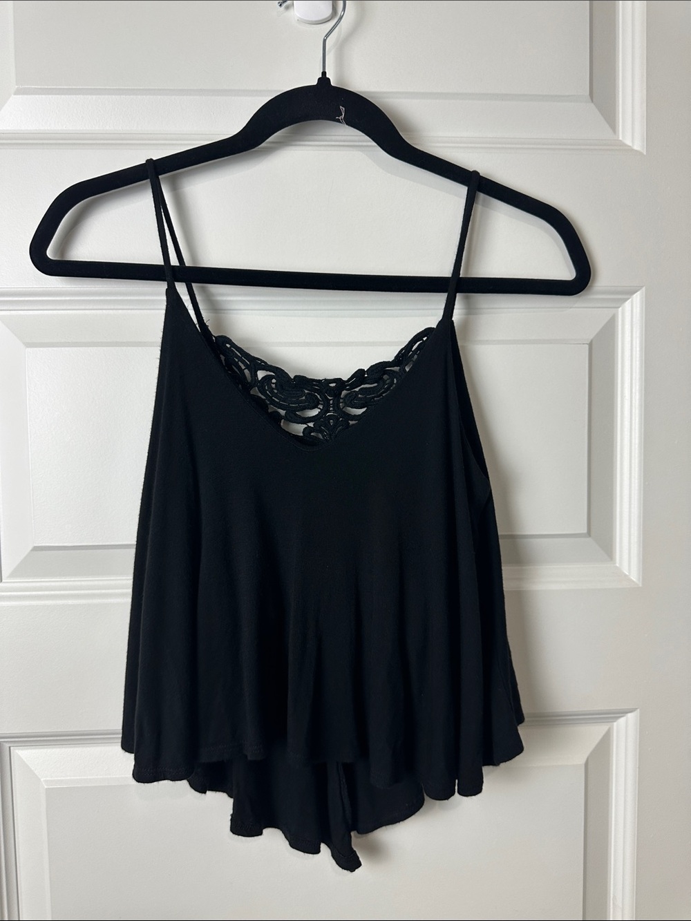 Bundle 2 Tank tops Eyelet Trim Spaghetti Strap Tank Top Lined Black Small